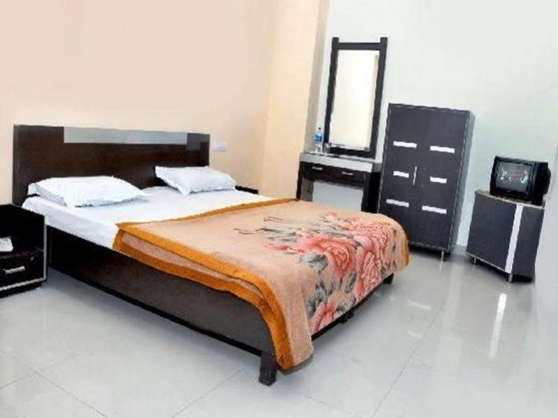 Sukhman International Hotel Near Amritsar Railway Station Bagian luar foto